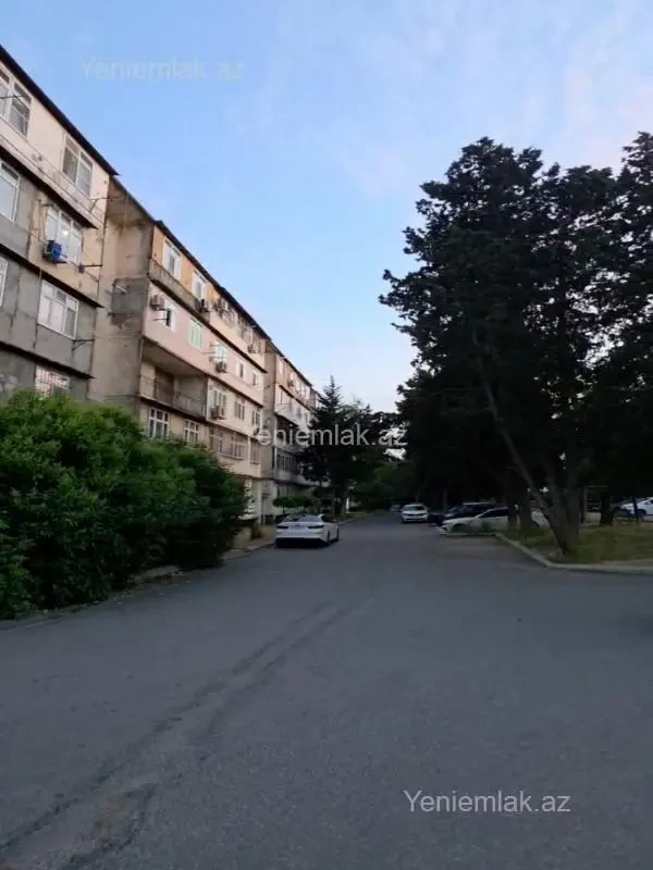 Satılır 2 otaqlı köhnə tikili 65 m²