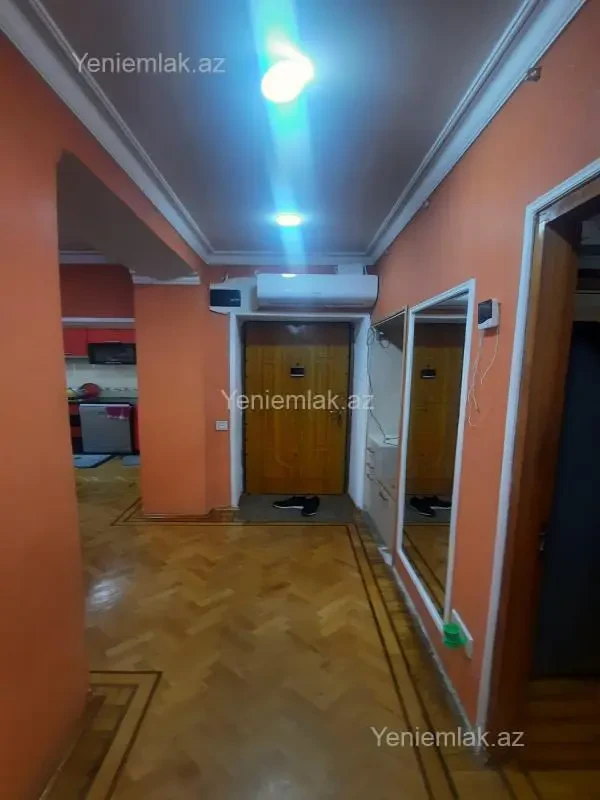 Satılır 3 otaqlı köhnə tikili 75 m²