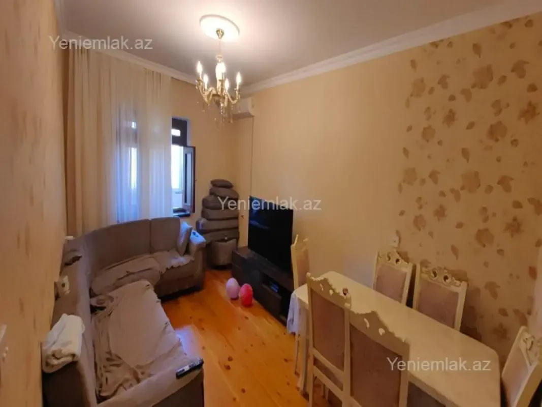 Satılır 4 otaqlı köhnə tikili 110 m²