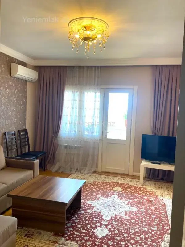 Satılır 3 otaqlı köhnə tikili 90 m²