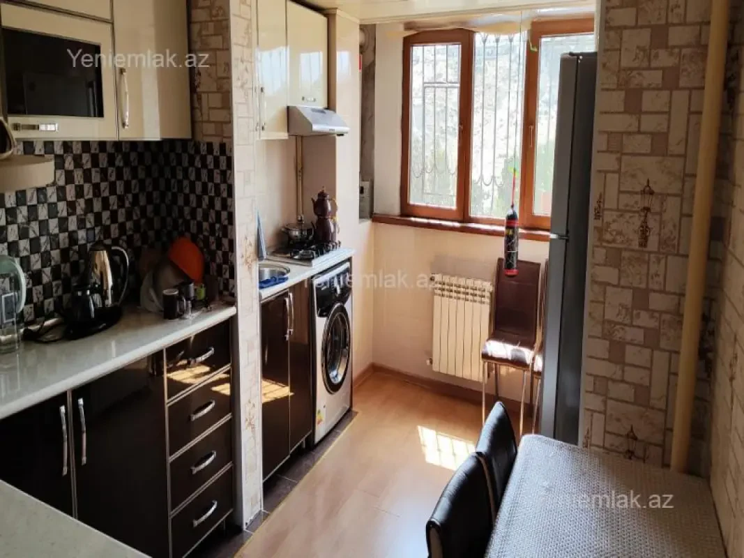 Satılır 2 otaqlı köhnə tikili 69 m²