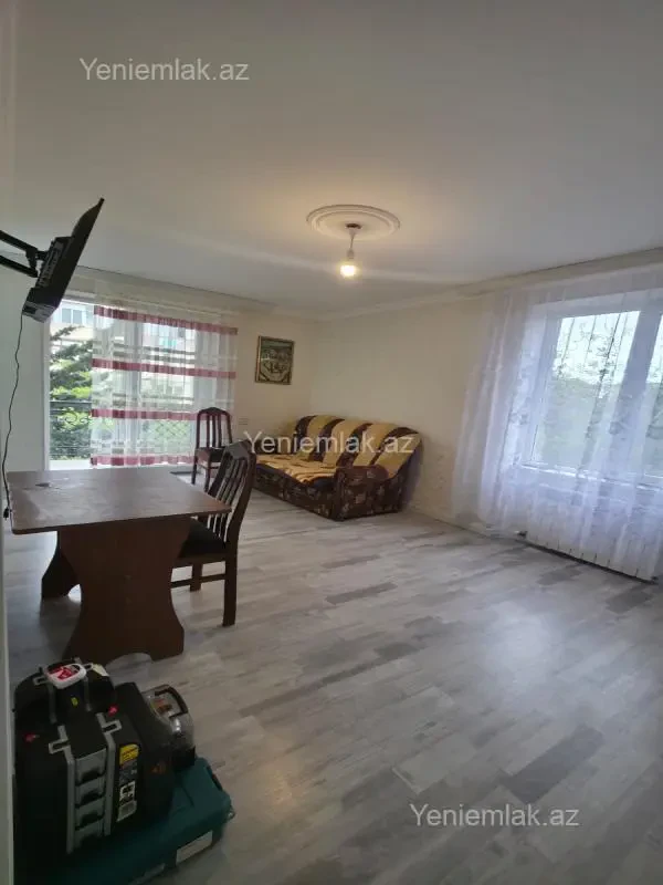 Satılır 1 otaqlı köhnə tikili 42 m²
