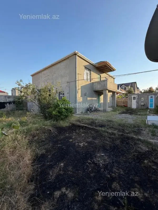 Satılır 8 otaqlı həyət evi 220 m²