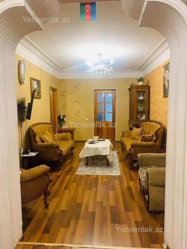 Satılır 5 otaqlı köhnə tikili 120 m²