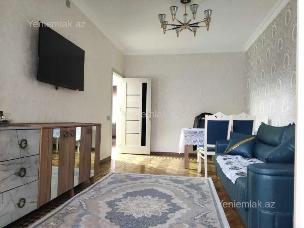 Satılır 3 otaqlı köhnə tikili 95 m²