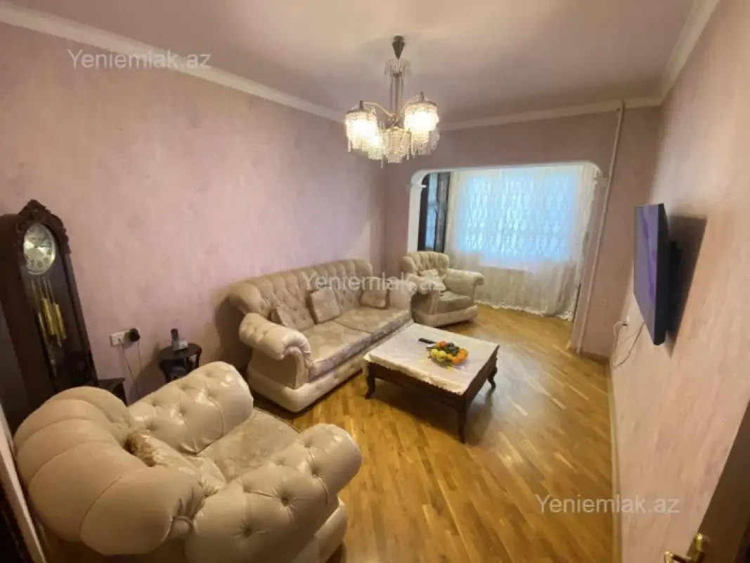 Satılır 4 otaqlı köhnə tikili 105 m²
