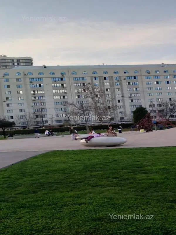Satılır 4 otaqlı köhnə tikili 110 m²