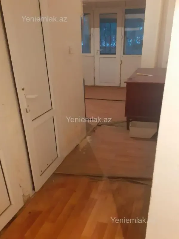 Satılır 2 otaqlı köhnə tikili 60 m²