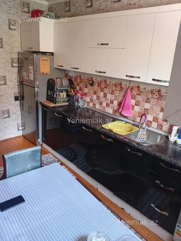Satılır 6 otaqlı həyət evi 200 m²
