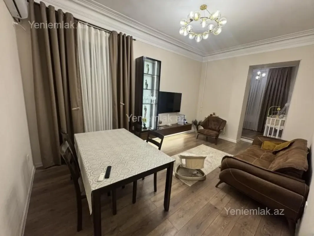 Satılır 2 otaqlı köhnə tikili 70 m²