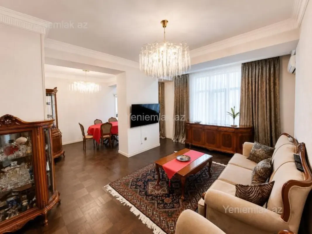 Satılır 5 otaqlı yeni tikili 215 m²