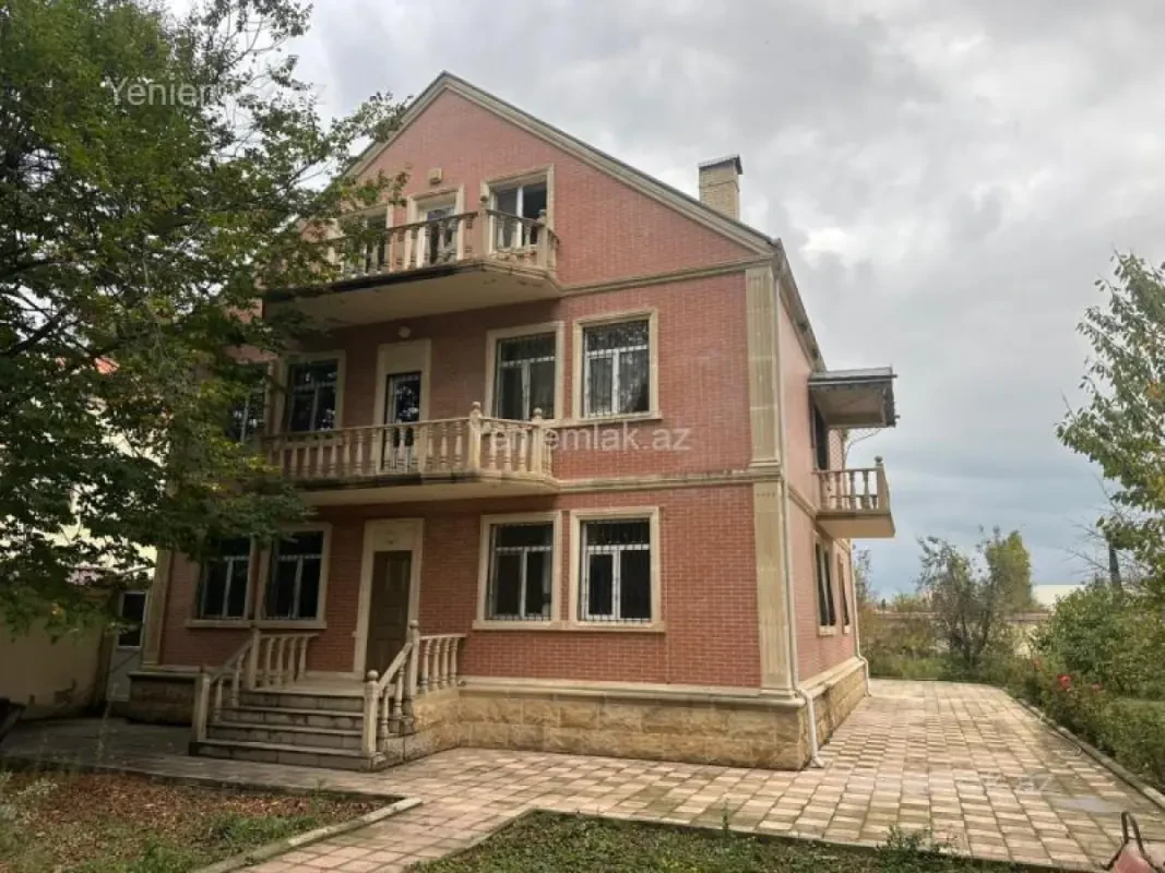 Satılır 7 otaqlı həyət evi 300 m²