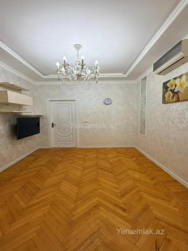 Satılır 3 otaqlı köhnə tikili 90 m²