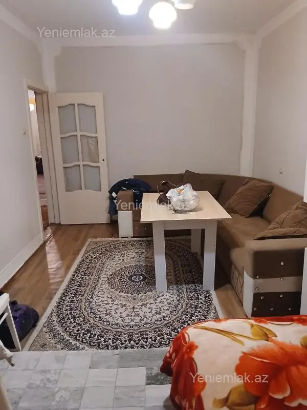 Satılır 2 otaqlı köhnə tikili 60 m²