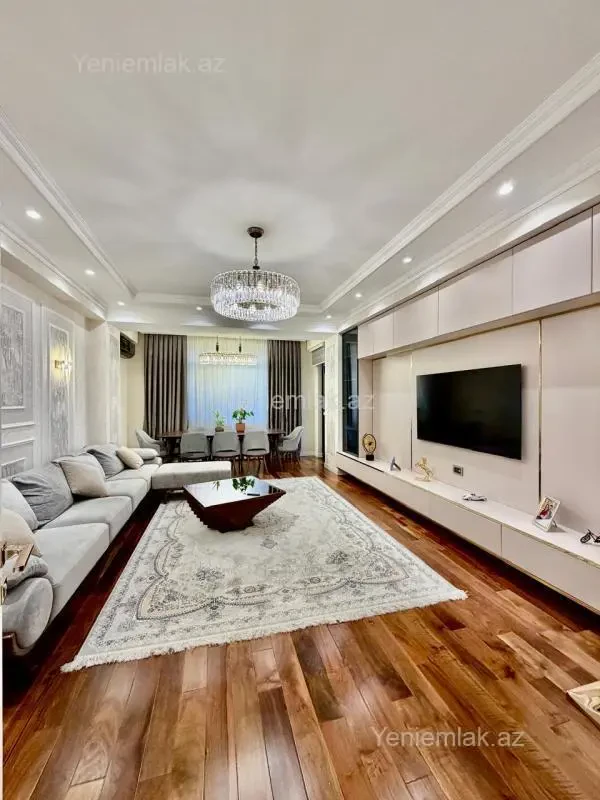 Satılır 3 otaqlı yeni tikili 125 m²