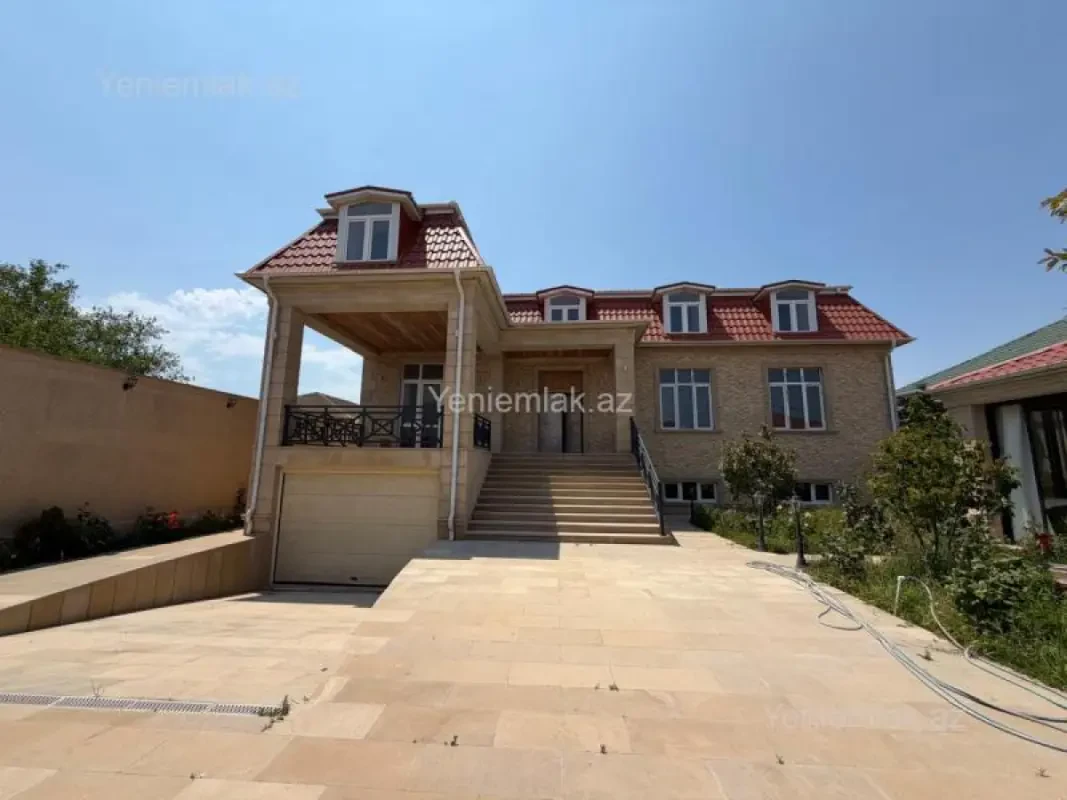 Satılır 5 otaqlı həyət evi 300 m²