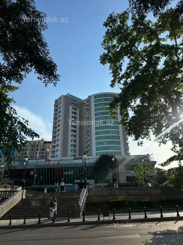 Satılır 4 otaqlı yeni tikili 230 m²