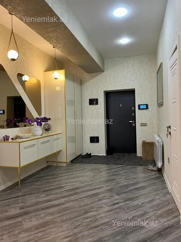 Satılır 4 otaqlı yeni tikili 228 m²