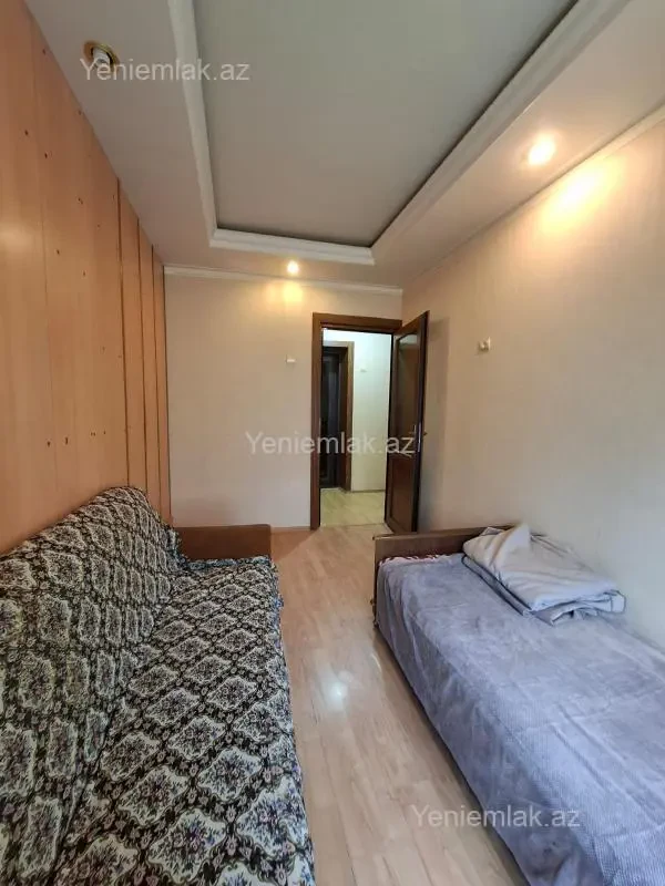Satılır 3 otaqlı köhnə tikili 80 m²