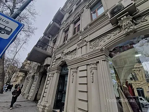 Satılır 5 otaqlı köhnə tikili 220 m² — Bakı, Səbail 5 otaq 220.00 m²