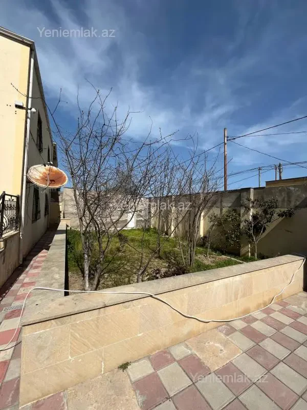 Satılır 5 otaqlı həyət evi 180 m²