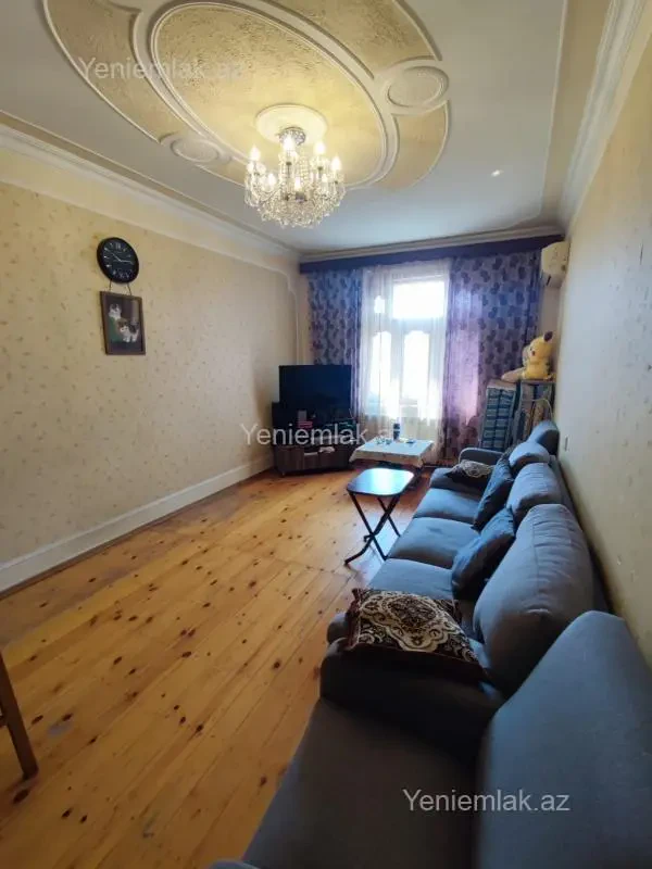 Satılır 2 otaqlı köhnə tikili 60 m²