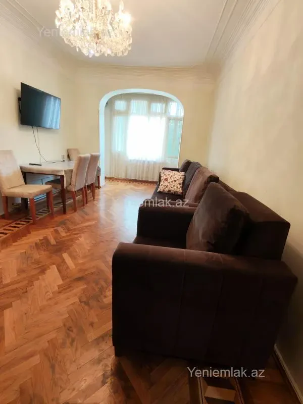 Satılır 3 otaqlı köhnə tikili 90 m²