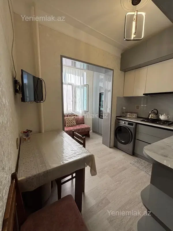 Satılır 2 otaqlı köhnə tikili 70 m²