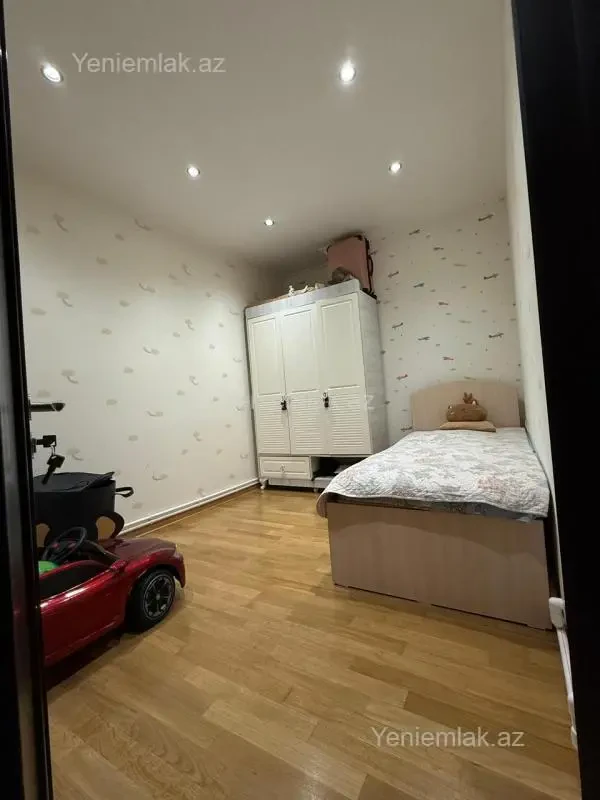 Satılır 4 otaqlı yeni tikili 140 m²