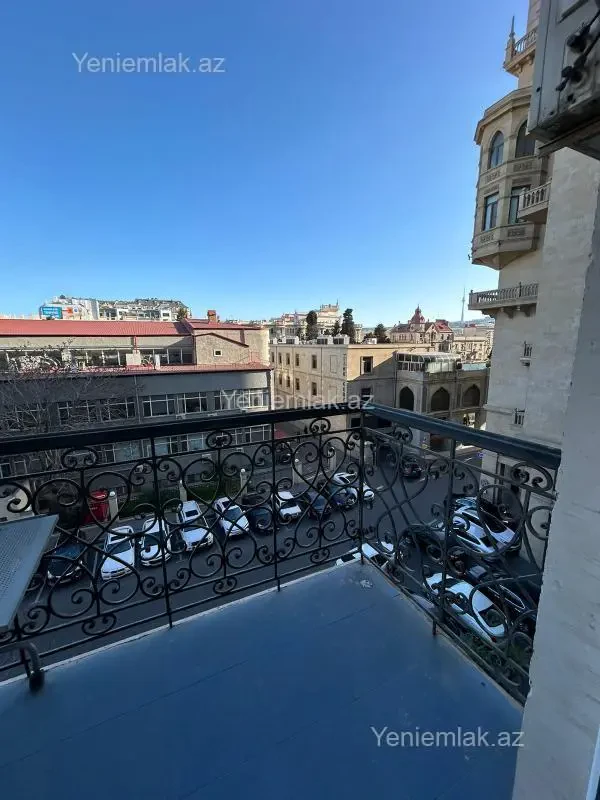 Satılır 3 otaqlı köhnə tikili 85 m²