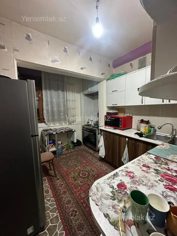 Satılır 3 otaqlı köhnə tikili 90 m²