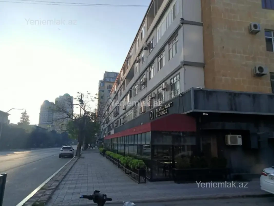 Satılır 2 otaqlı köhnə tikili 67 m²