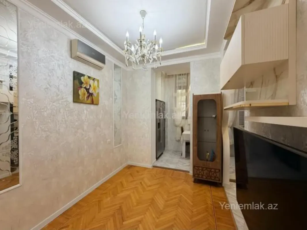 Satılır 1 otaqlı köhnə tikili 80 m²