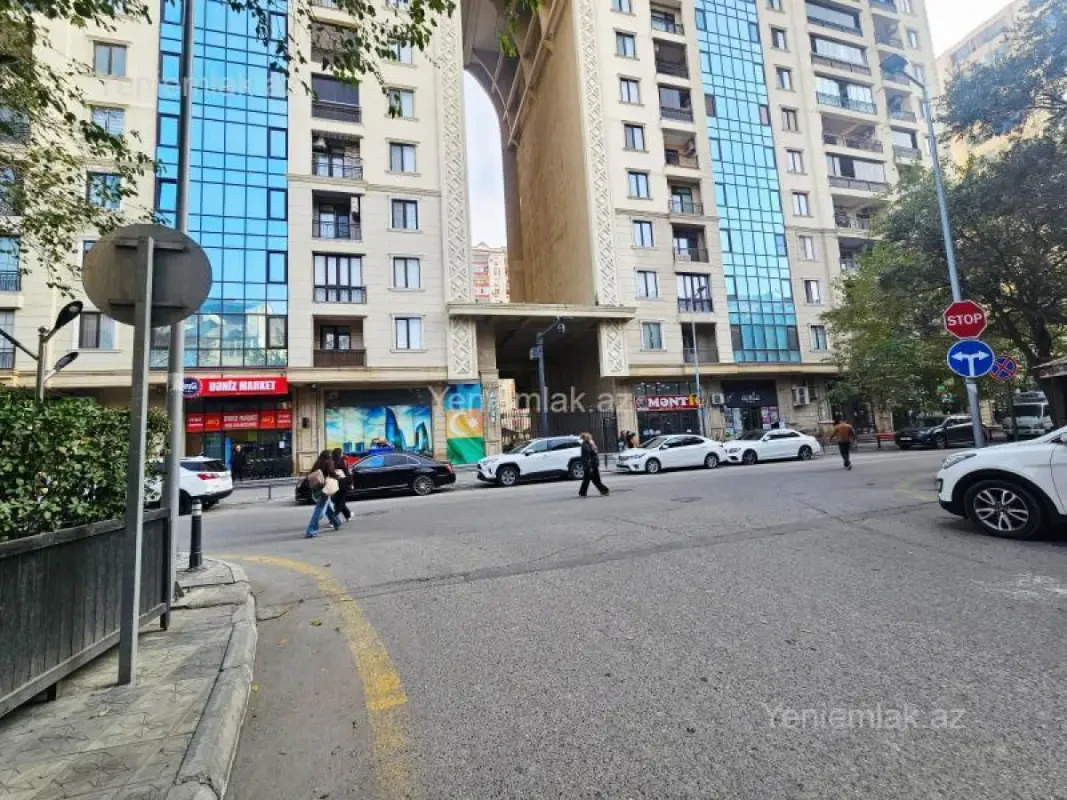 Satılır 3 otaqlı yeni tikili 172 m²