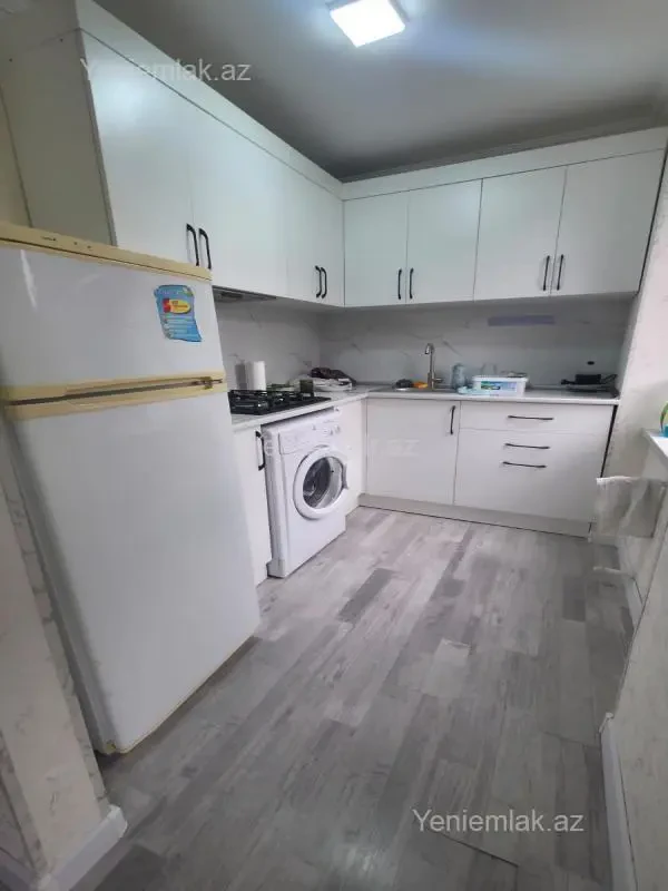 Satılır 1 otaqlı köhnə tikili 32 m²