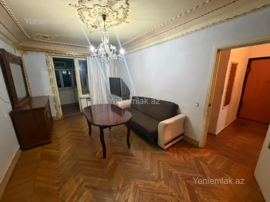 Satılır 3 otaqlı köhnə tikili 100 m²