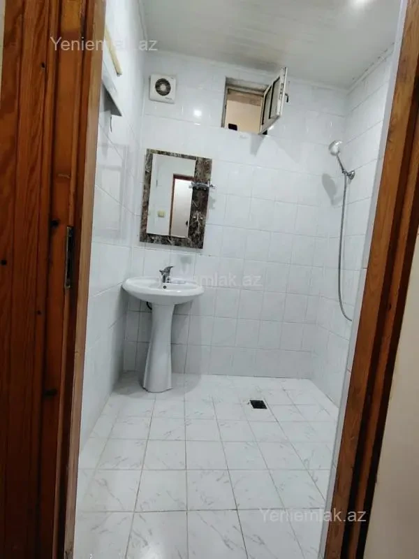 Satılır 3 otaqlı köhnə tikili 75 m²