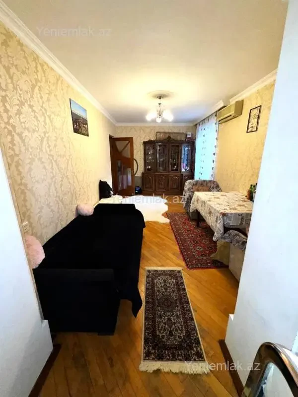 Satılır 2 otaqlı köhnə tikili 65 m²