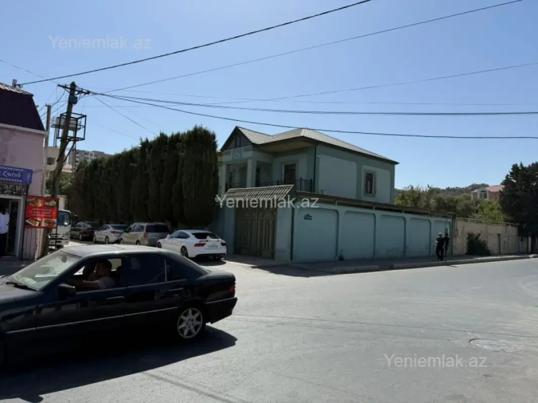 Satılır 7 otaqlı həyət evi 200 m²