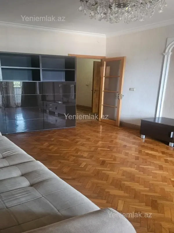 Satılır 2 otaqlı köhnə tikili 60 m²