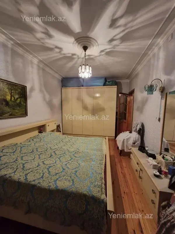 Satılır 2 otaqlı köhnə tikili 72 m²