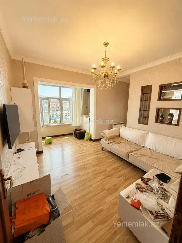 Satılır 1 otaqlı köhnə tikili 42 m²