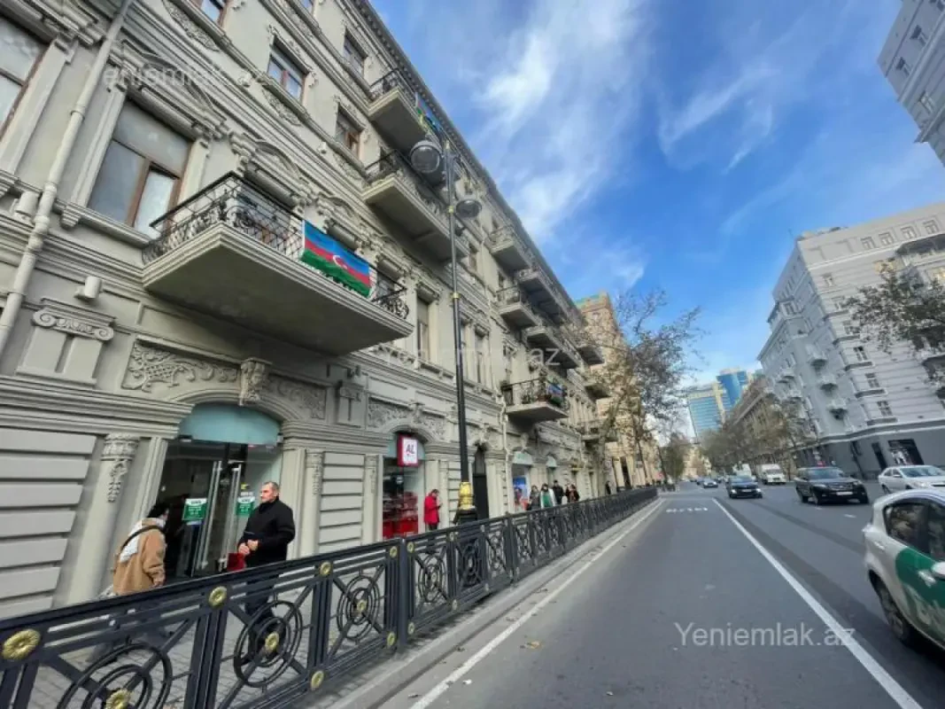 Satılır 2 otaqlı köhnə tikili 60 m²