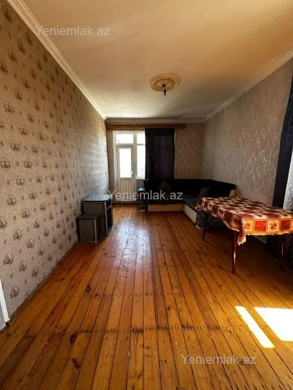 Satılır 2 otaqlı köhnə tikili 56 m²