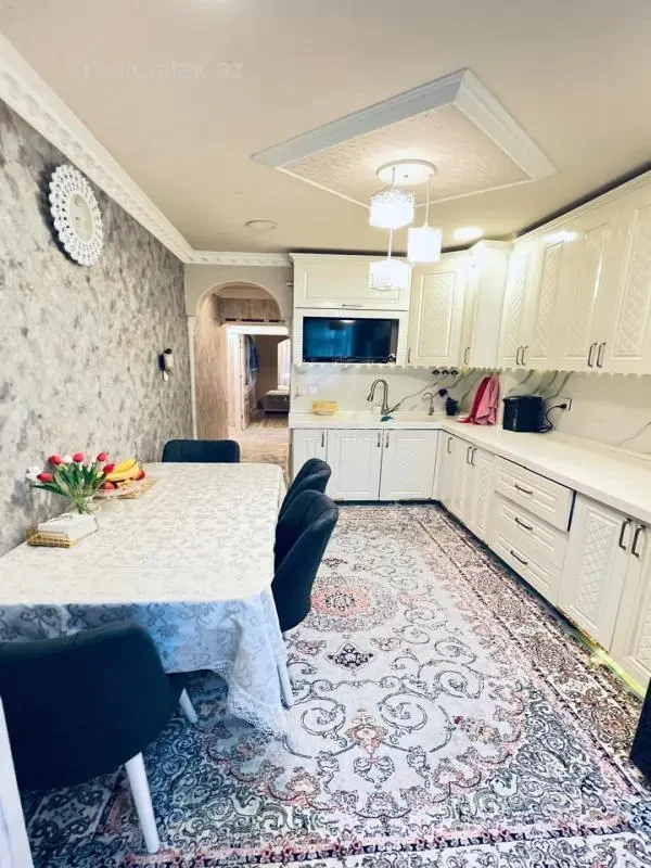 Satılır 3 otaqlı köhnə tikili 90 m²