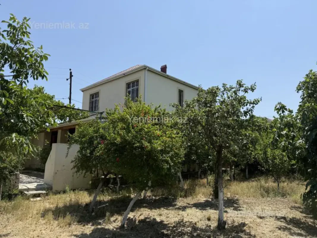 Satılır 5 otaqlı həyət evi 180 m²