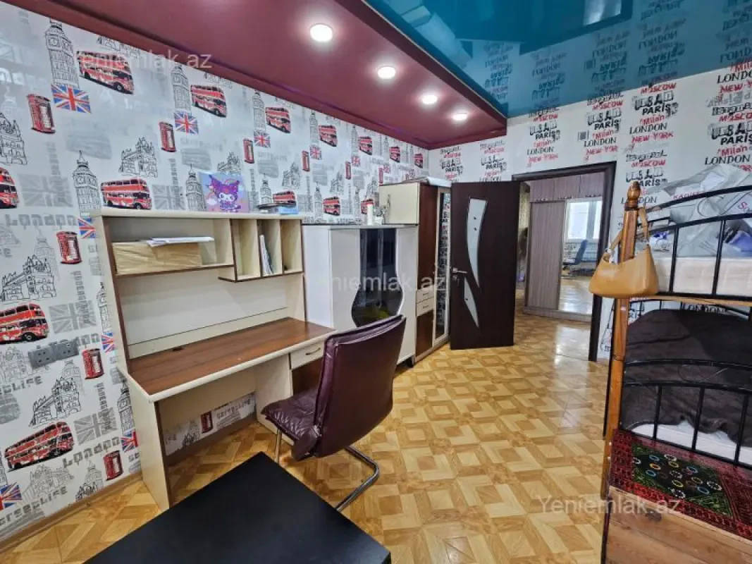 Satılır 4 otaqlı köhnə tikili 100 m²