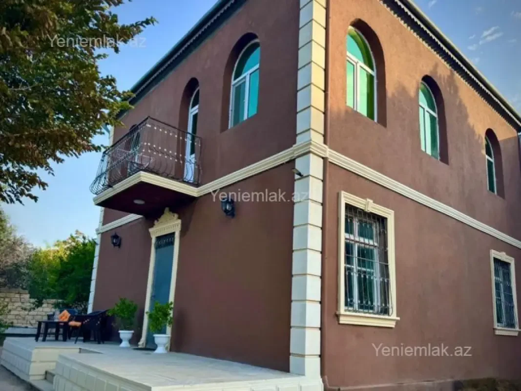 Satılır 5 otaqlı həyət evi 300 m²