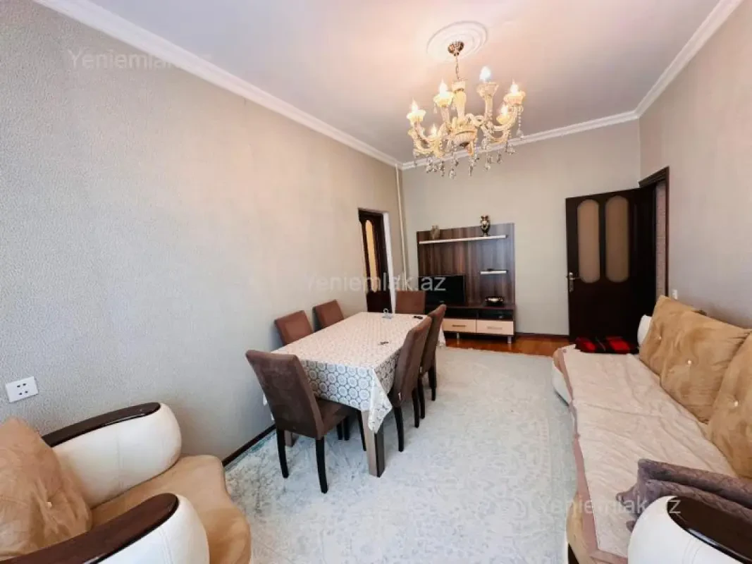 Satılır 2 otaqlı köhnə tikili 70 m²
