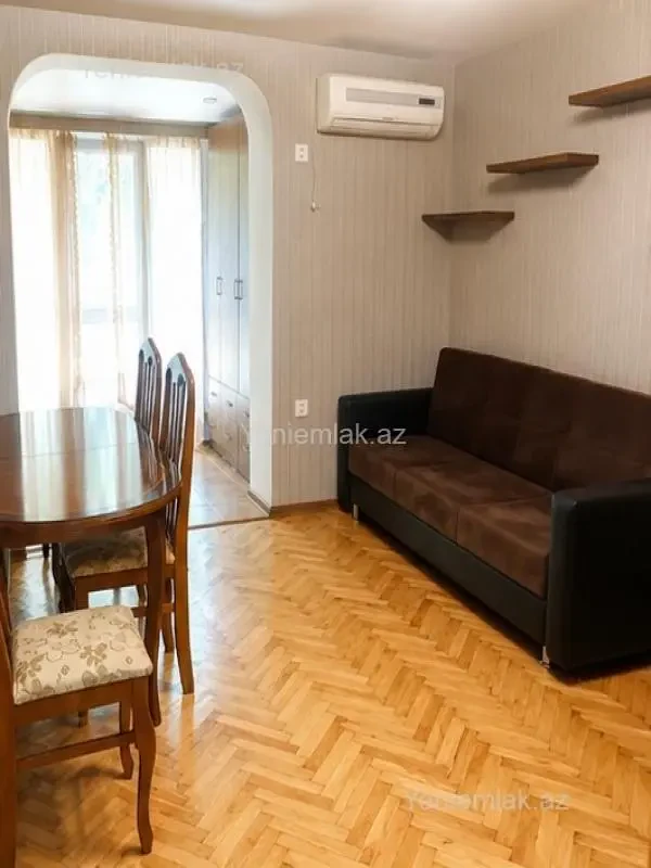 Satılır 1 otaqlı köhnə tikili 40 m²
